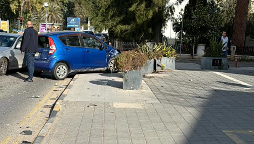 Dereboyu’nda sabah saatlerinde meydana gelen trafik kazasında 2 kişi yaralandı.