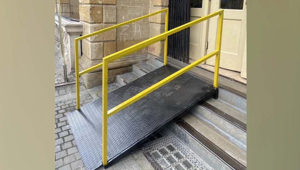 Posta binasına engelli rampası yapıldı