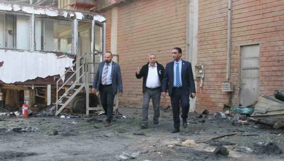 Sadık Gardiyanoğlu yangında zarar gören Gürdağ Tuğla Fabrikası’nı ziyaret etti