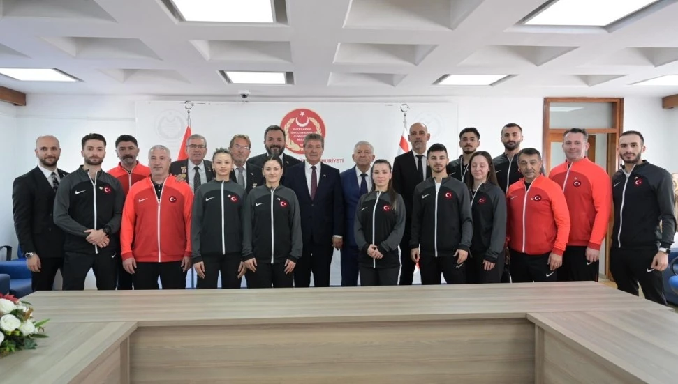 Ünal Üstel: Dünyanın bize uyguladığı izolasyonları Türkiye üzerinden bertaraf ediyoruz
