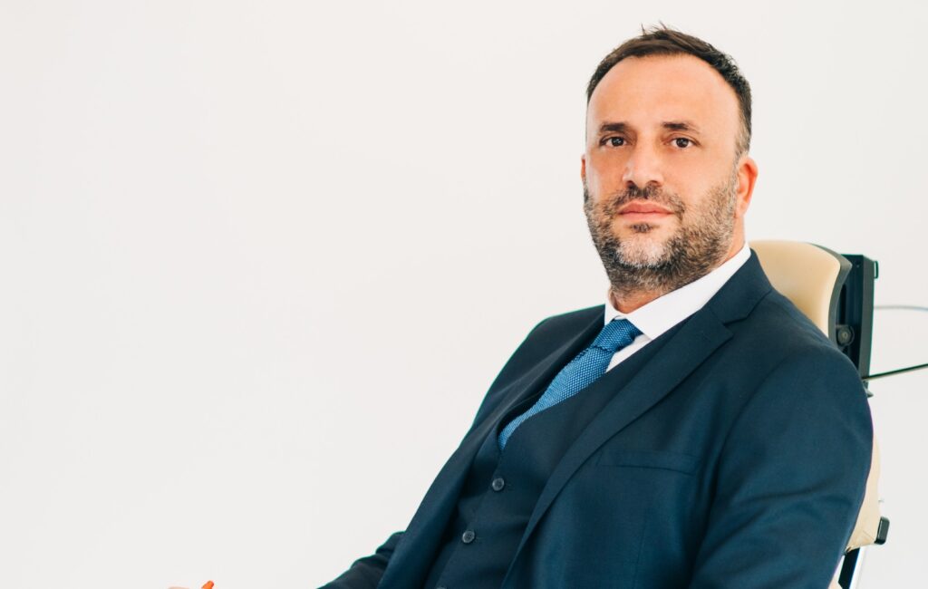 Çeler: Siz sadece ‘partili ve yandaş’ diye algılıyorsunuz