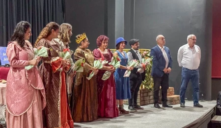 “Shakespeare’in Şen Kadınları” Lefke’de sahnelendi