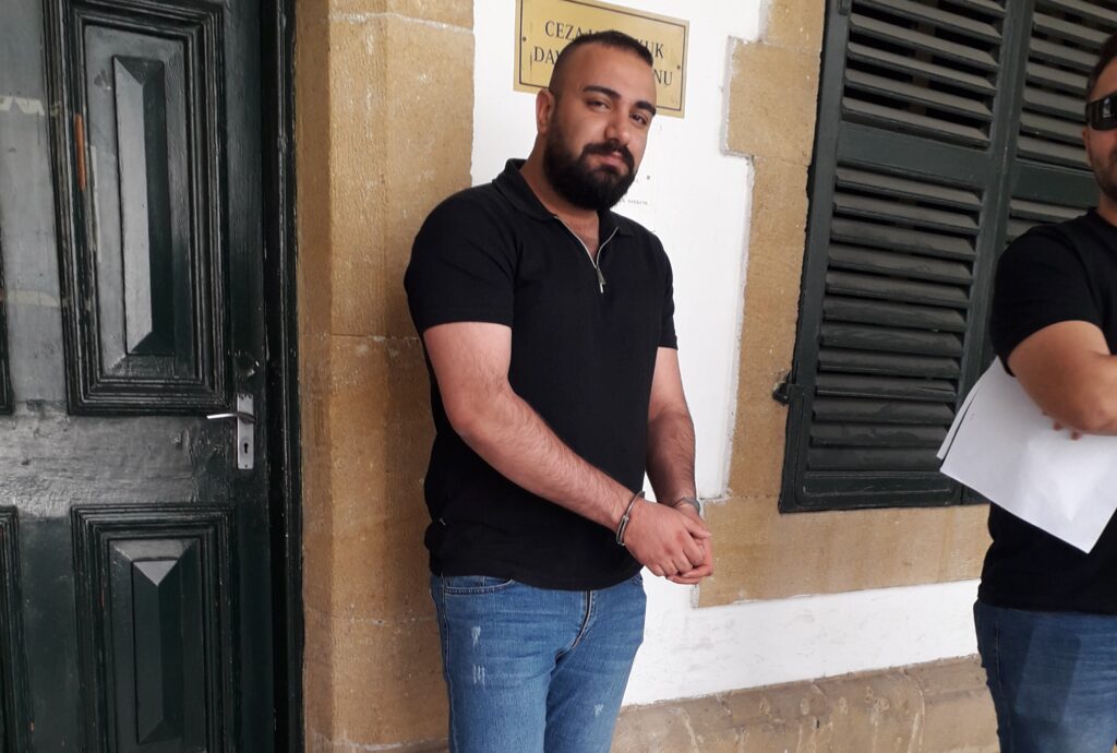 Hem darp olayına karıştı, hem de ikamet izinsiz olan zanlı cezaevine gönderdi