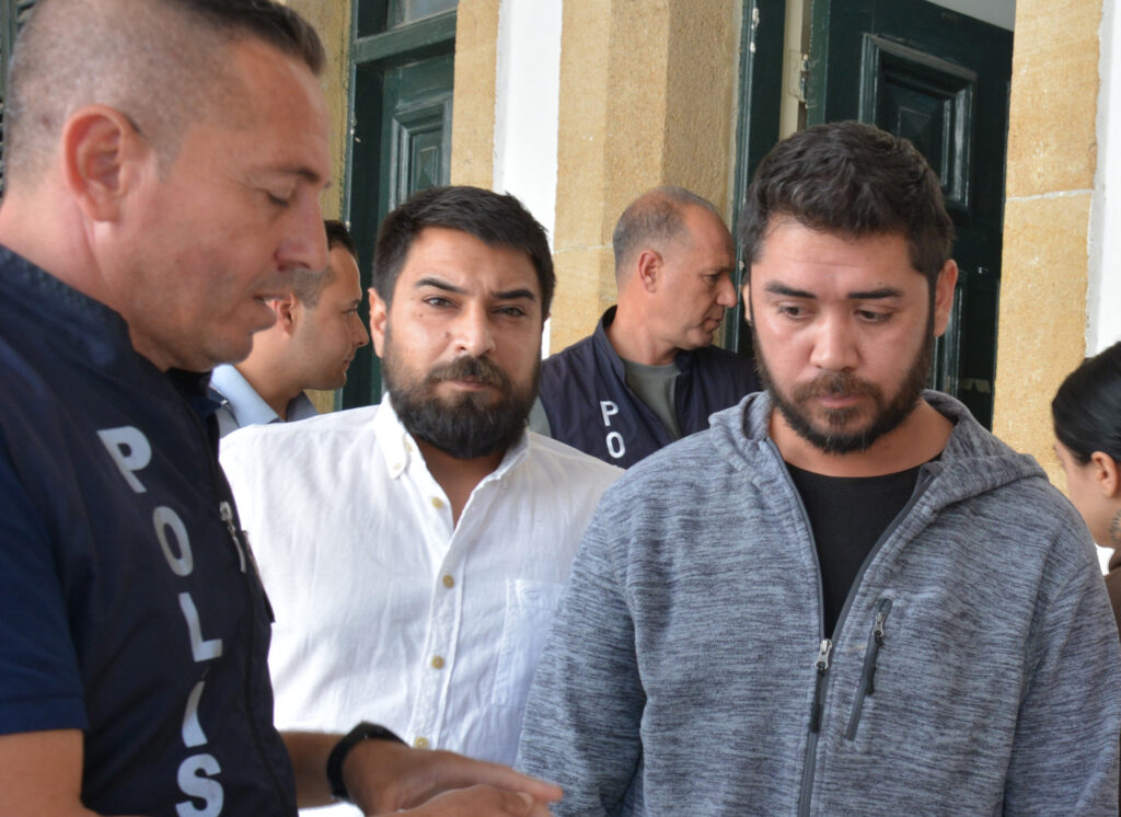 Aracından silah çıkan Kıbrıslı Rumlar mahkemeye çıkarıldı!