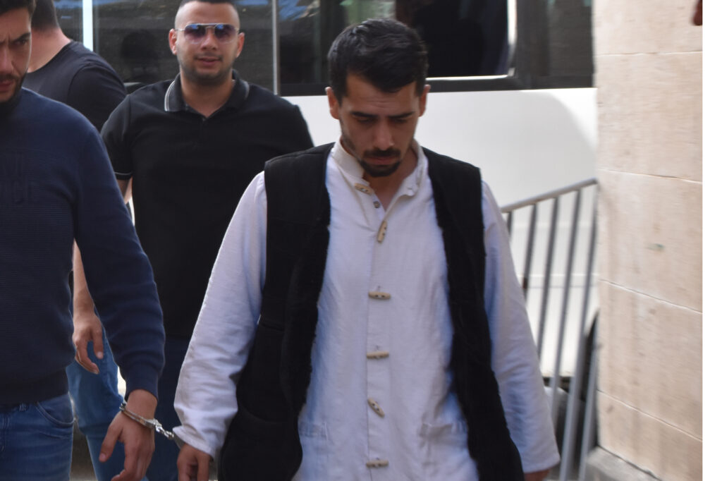 Tamir etmek için aldığı laptopu çaldığı gerekçesiyle tutuklandı!
