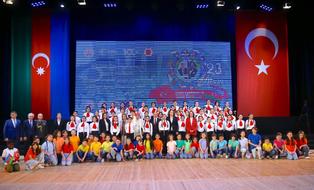 Azerbaycan’da 23 Nisan coşkuyla kutlandı