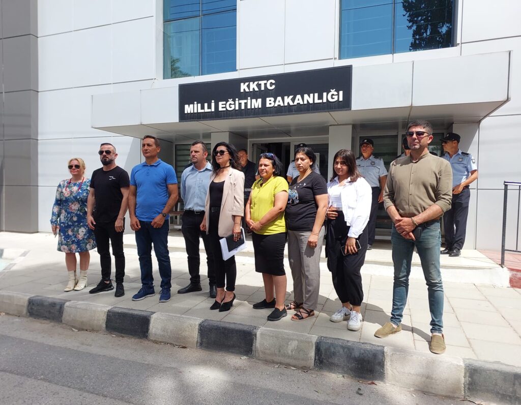 Velilerin hazırladığı 5 maddelik talepleri içeren yazı Bakanlığa verildi