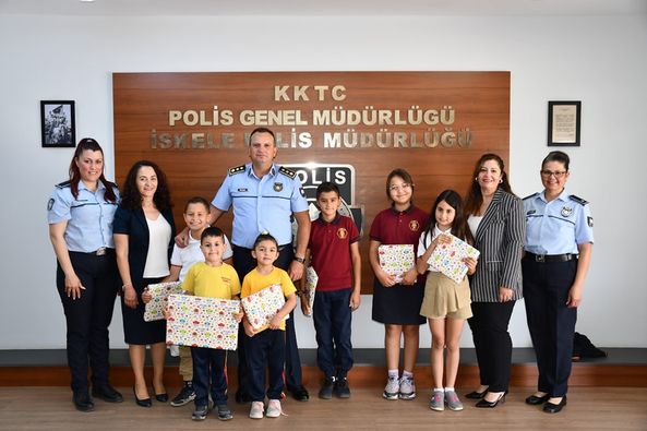 Girne ve İskele polis müdürleri, 23 Nisan Ulusal Egemenlik ve Çocuk Bayramı nedeniyle çocukları kabul etti