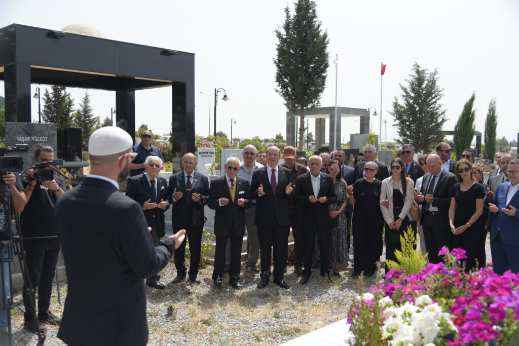 Rüstem Tatar üçüncü ölüm yıl dönümünde mezarı başında anıldı