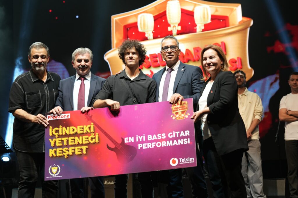 Telsim Freezone 10’uncu Liselerarası Müzik Yarışması’nda kazanan Namık Kemal Lisesi