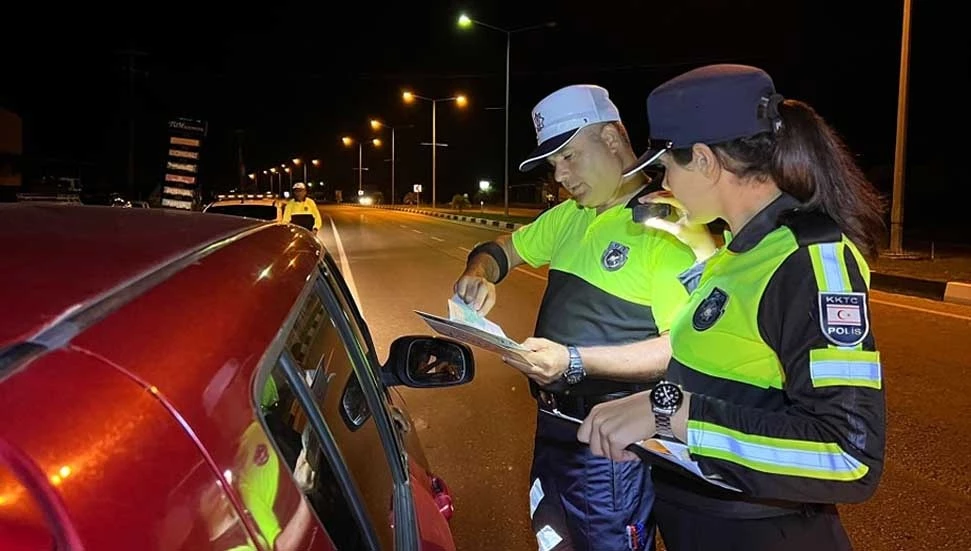 Trafik denetimlerinde 449 sürücü rapor edildi, 3 sürücü tutuklandı!