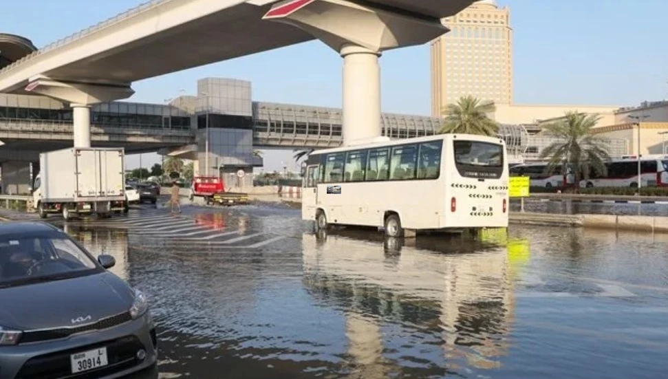 Dubai Havalimanı yoğun yağışların ardından yeniden faaliyete başladı