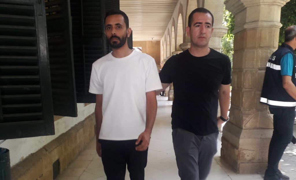 Mağazanın bölge müdürü hırsızlıktan mahkemeye çıkarıldı!