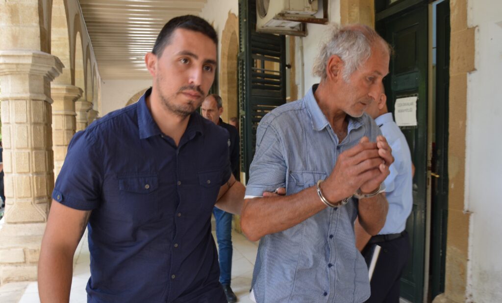 6-7 yaşlarındaki iki kız çocuğunu taciz ettiği iddia ediliyor!