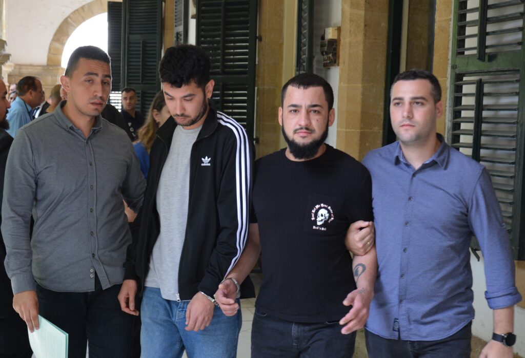 Silahla yakalanan Türkmenistanlılar 6 gün daha tutuklu, 5 kişi daha aranıyor!