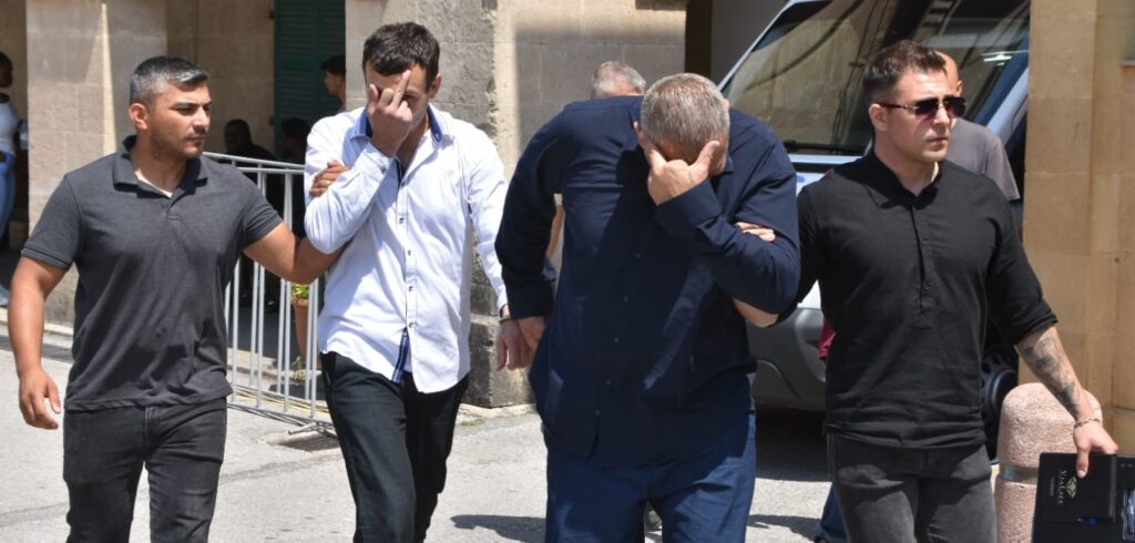 Şahsı kripto para alışverişi için evlerine çağırıp, soydular, darp ettiler!