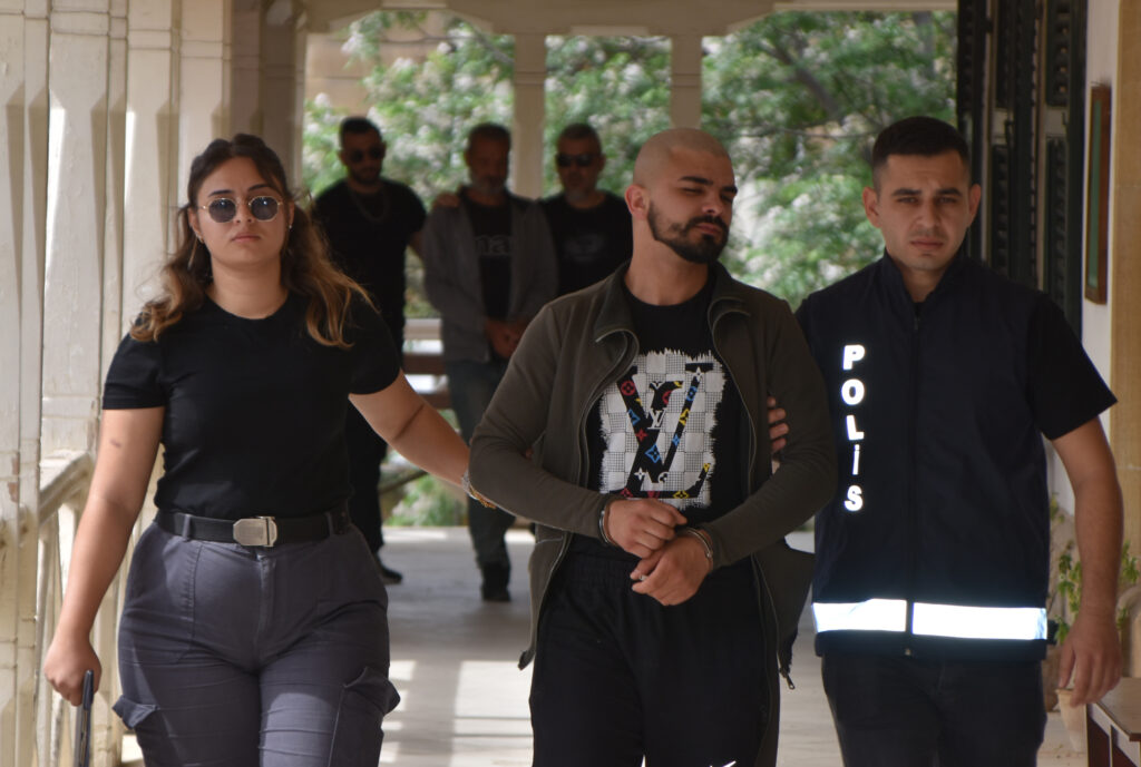 Trafik ekiplerinin kontrolünde uyuşturucu ile yaklanan zanlı yeniden mahkemeye çıkarıldı!