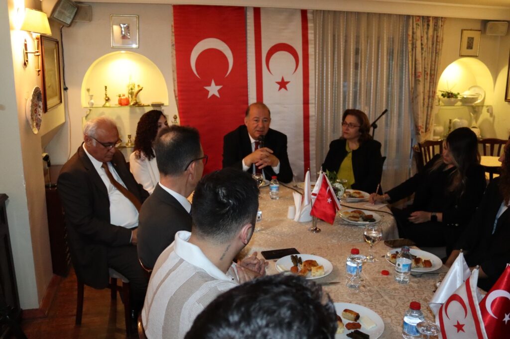 Sağlık Bakanı Dinçyürek, Ankara’da öğrencilerle bir araya geldi