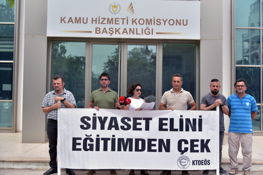 KTOEÖS müdür, muavin ve öğretmen atamalarının yapılmaması gerekçesiyle KHK önünde basın açıklaması yaptı