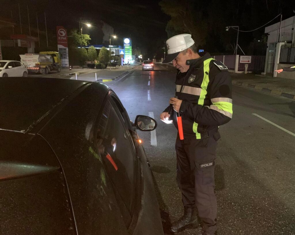 Trafik polisleri göz açtırmıyor