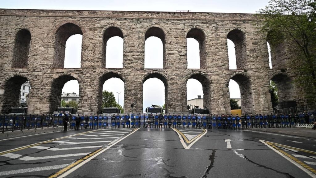 Yerlikaya’dan 1 Mayıs’ta görev yapan İstanbul polisine teşekkür
