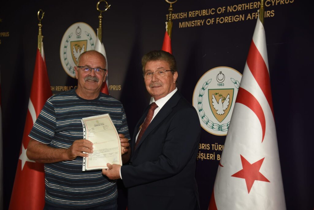 Üstel: “Hükümet olarak her zaman emrinizdeyiz”