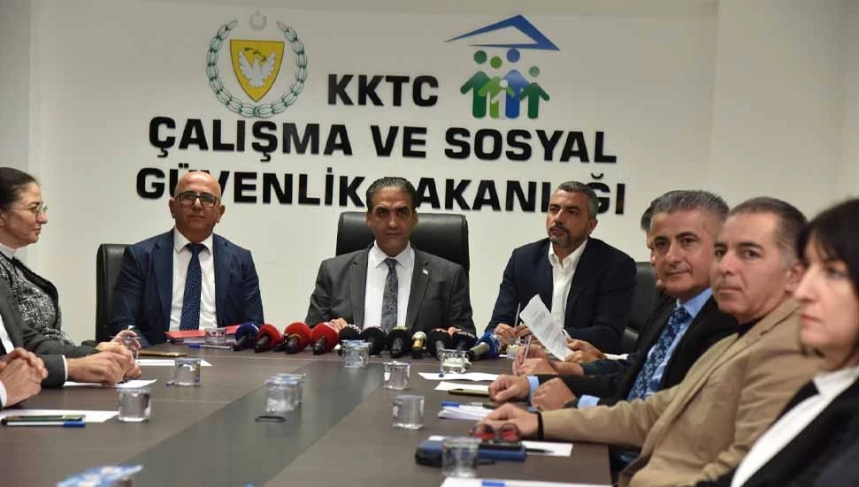 Asgari ücret toplantısına bir ara daha verildi, Bakan Meclis’e gitti