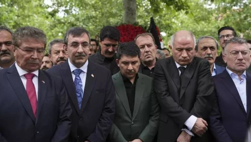 Başbakan Üstel, Türkiye Cumhurbaşkanlığı Özel Kalem Müdürü Doğan’ın babasının cenaze törenine katıldı
