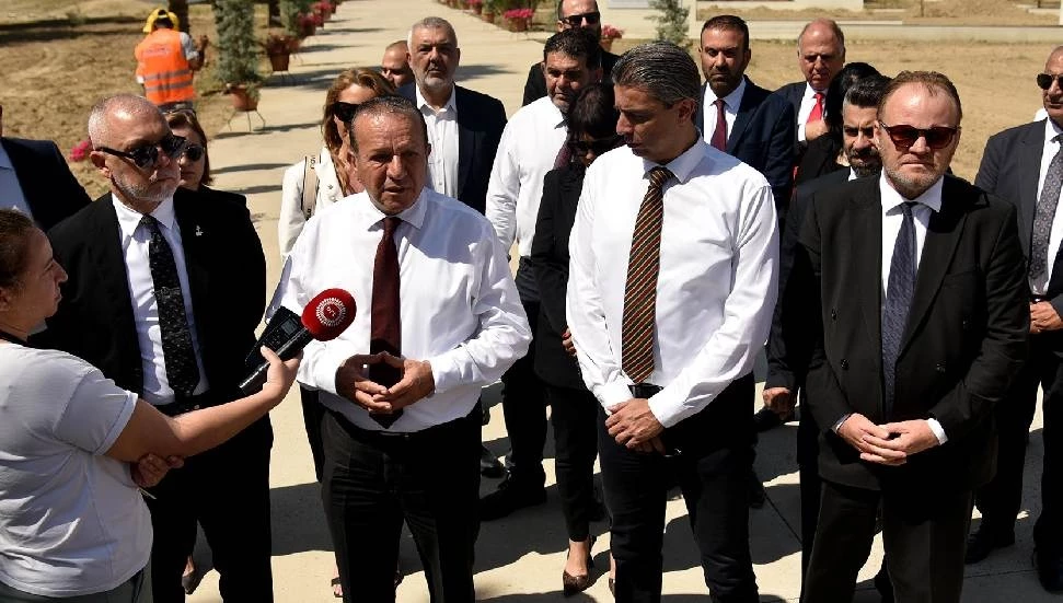 Fikri Ataoğlu, Rauf Raif Denktaş Anıt Mezarı ve çevresinde incelemelerde bulundu