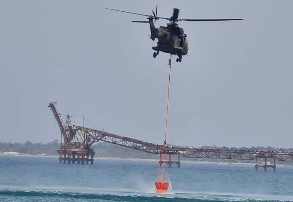 Bağlıköy’deki yangına GKK helikopteriyle havadan müdahale edildi