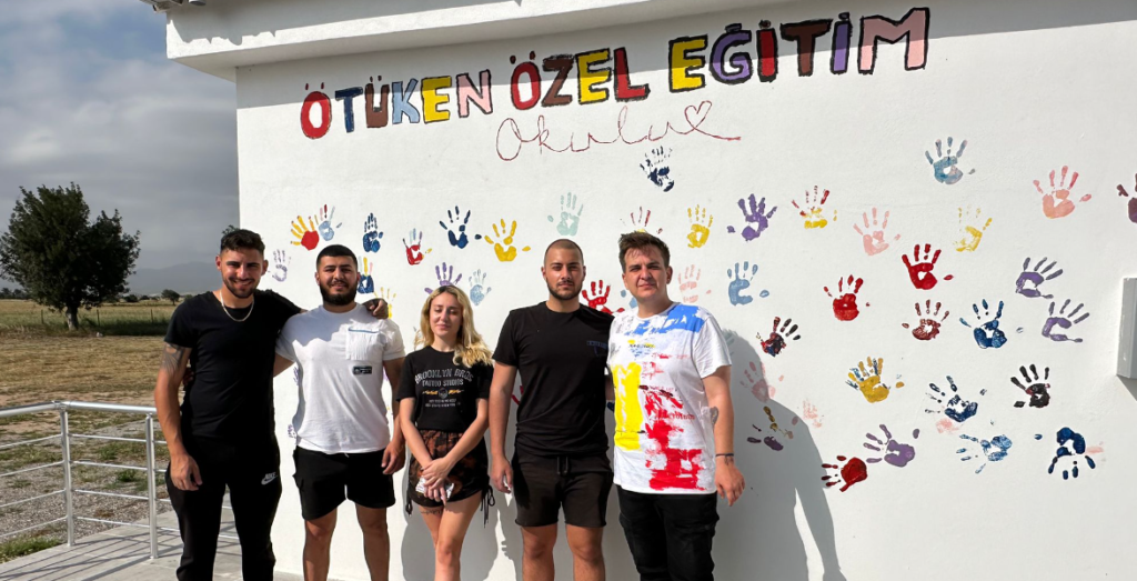 Ötüken Özel Eğitim Okulu’nun duvarları renklendirildi