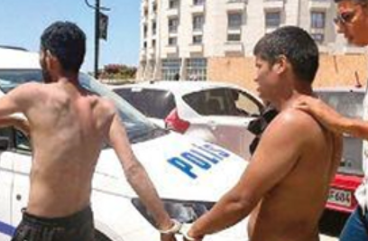 Kervansaray Plajı’nda Pakistan uyruklu iki erkek, kadın ve çocukların fotoğrafını çekti