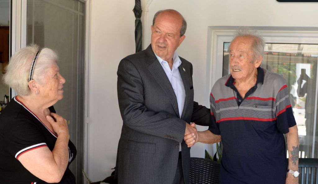 Cumhurbaşkanı Ersin Tatar, TMT mücahidi, gazi ve şehit yakınlarını ziyaret etti