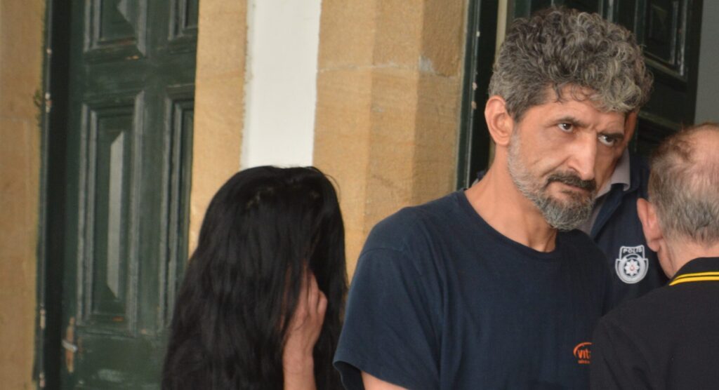 Narkotik ekibinden kaçmaya çalışırken kaza yapan zanlılar mahkemeye çıkarıldı!