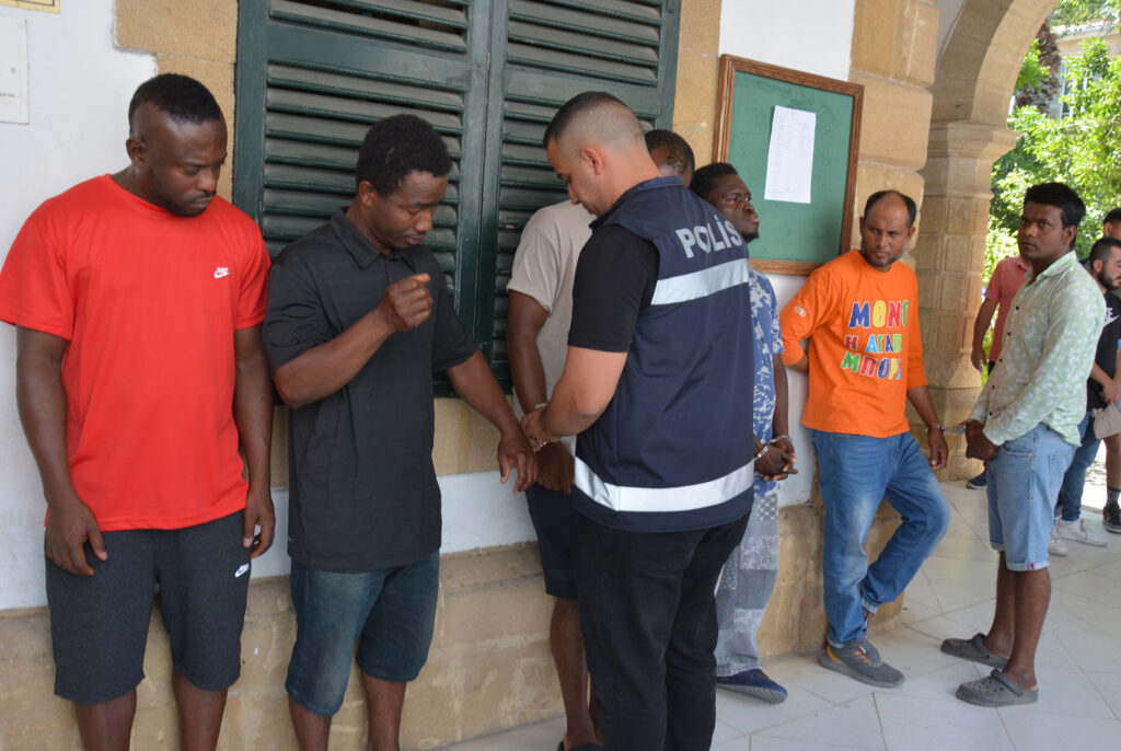 Af bekleyen kaçaklar mahkemeye çıkarıldı!