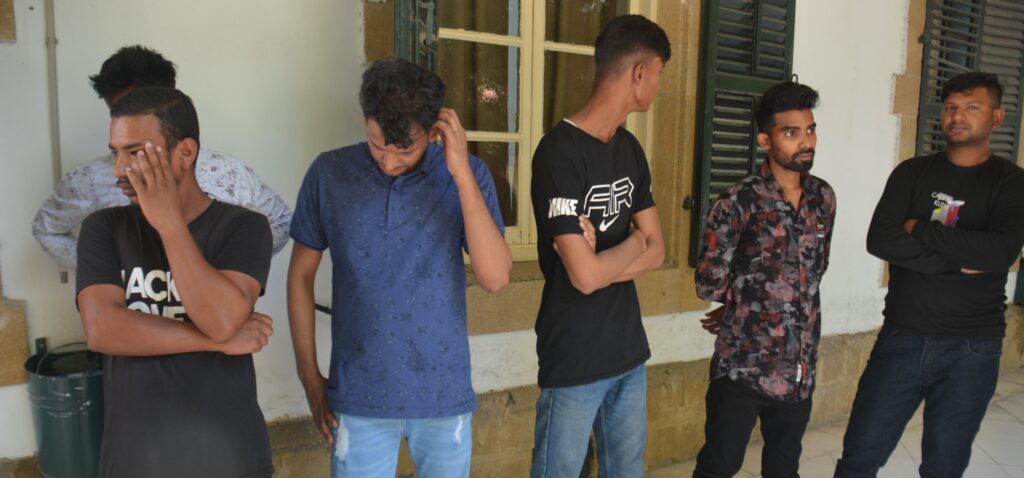 Kaçak yaşam süren Bangladeş uyruklu 8 kişi tutuklanarak, mahkemeye çıkarıldı