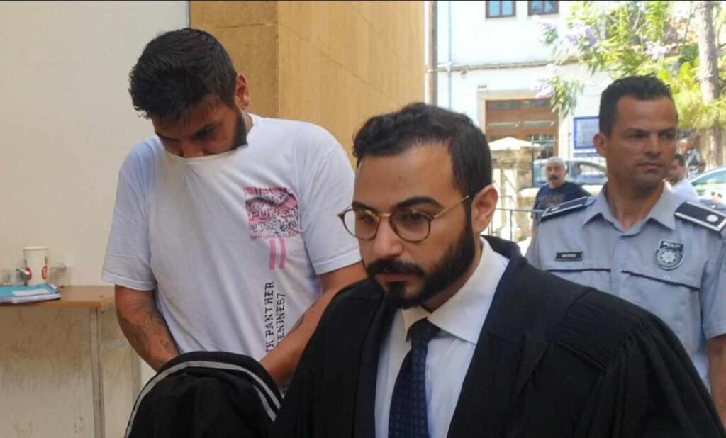 Öğrencisine “Tanga giyer misin?” şeklinde soru soran öğretmen mahkemeye çıkarıldı!