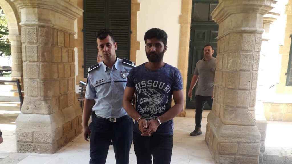 İstediği müzik çalmayınca kıyamet koparan zanlı mahkemeye çıkarıldı!