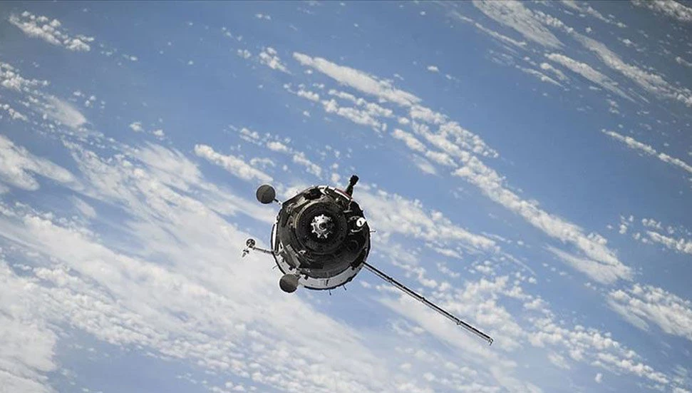 Rus uydusu yüzünden UUİ astronotları araçlarına sığınmak zorunda kaldı