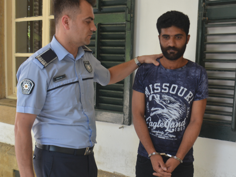Bıçaklı saldırgan cezaevinde hükümsüz olarak tutuklu kalacak!