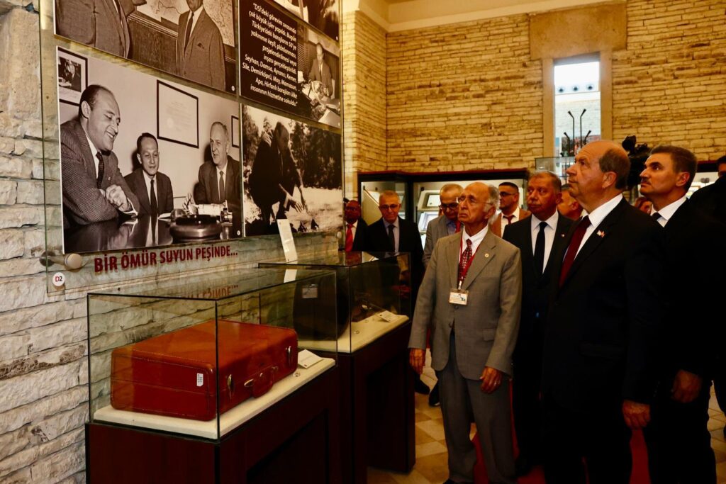 Tatar, “Süleyman Demirel Anıt Mezarı” ziyaret etti