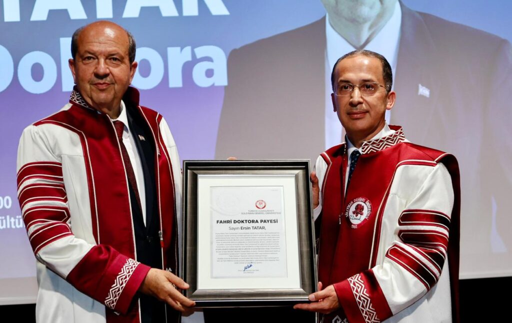 Cumhurbaşkanı Tatar’a, Süleyman Demirel Üniversitesi’nde fahri doktora takdim edildi