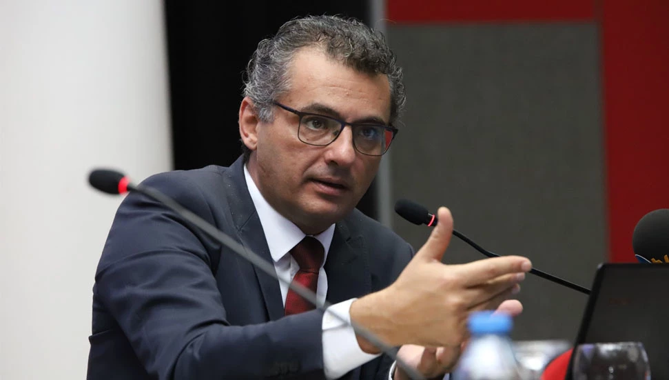 Erhürman: Hükümet Besin Maddeleri Tüzüğü üzerinde tepişiyor