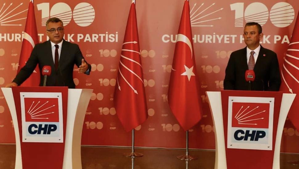 Özgür Özel: Kardeş partiler olarak iktidara geldiğimizde daha iyi günlerin müjdesini veriyoruz