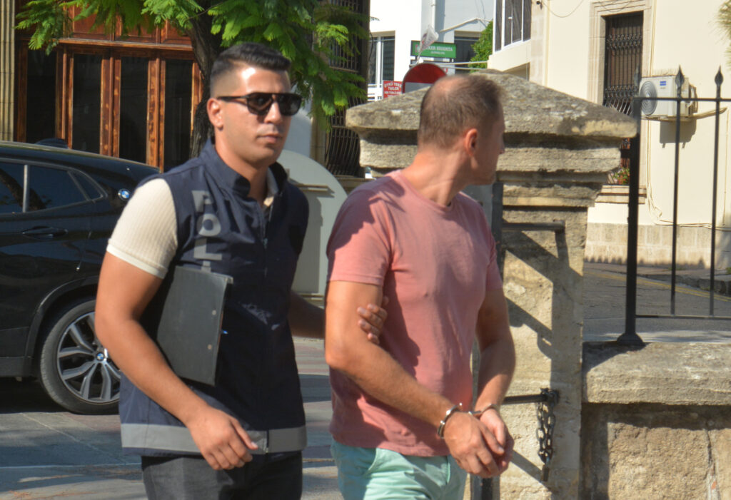 Sarhoş şekilde bıçakla dehşet saçtı, cezaevine gönderildi!