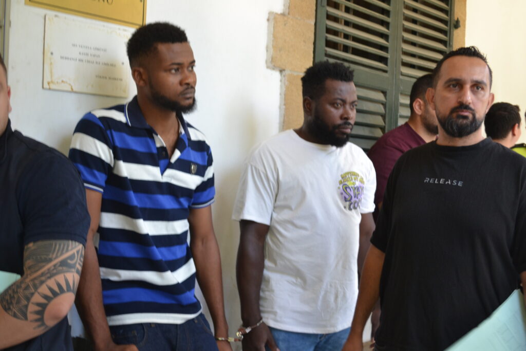 Yarım kilo uyuşturucu ile yakalanan zanlılara 7 gün daha tutukluluk verildi!