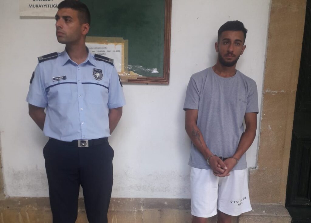 Ön izin vaadiyle iki kişiyi dolandırdı!