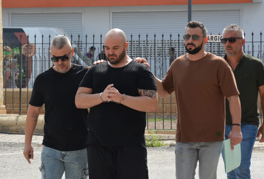 104 Puf Sigara ve Uyuşturucu Ele Geçirildi: Hilmi Aka Tutuklandı