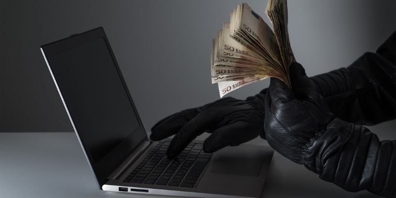 İnternet dolandırıcıları Limasol’da mağaza sahibini dolandırdı