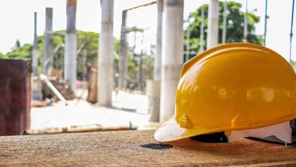 İskele’de yüksekten düşen inşaat işçisi hayatını kaybetti
